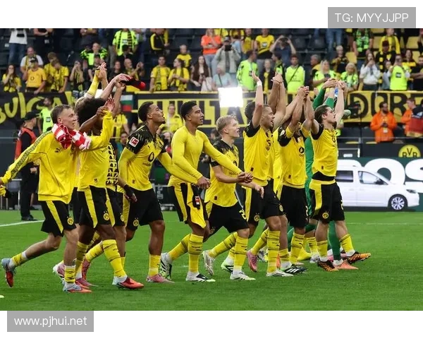 多特中场跑动积极却难控节奏,问题出在组织衔接与核心缺失 多特中场跑动积极却难控节奏,问题出在组织衔接与核心缺失