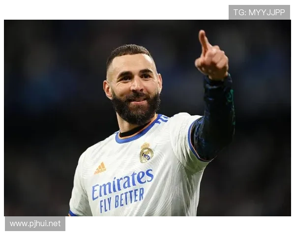 本泽马 vs 莱万:谁才是21世纪最全面中锋?