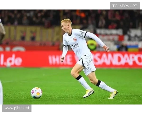 帕尔默带队能力争议:战术作用与比赛影响力分析 帕尔默带队能力争议:战术作用与比赛影响力分析