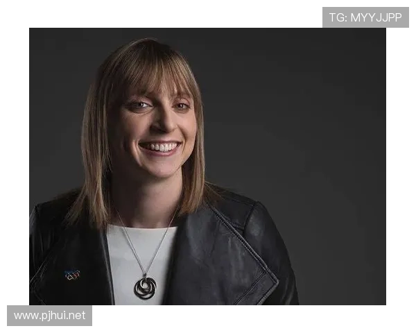 凯蒂·莱德基每天游5万米，吃饭像打卡上班