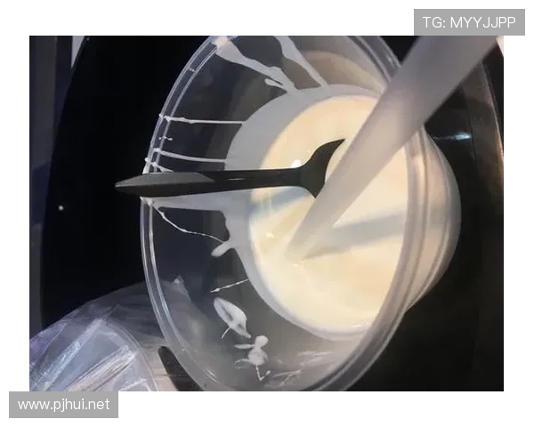 张博恒家冰箱里塞满蛋白粉，连饮料都是自己称重兑的