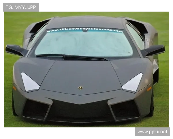 贾一凡训练室里一脸懵，外面开豪车的那个到底哪位？